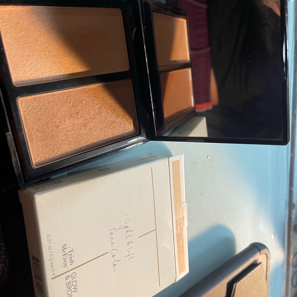 Dual-Tone Makeup Palette - Bronze and Tan - Picture 3 of 4